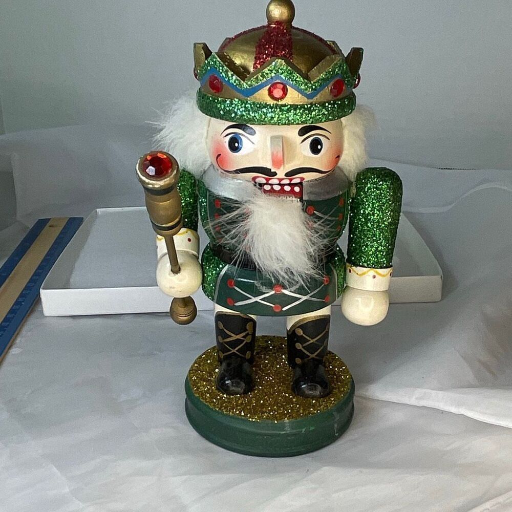 VTG Scott’s collectibles of distinction nut cracker